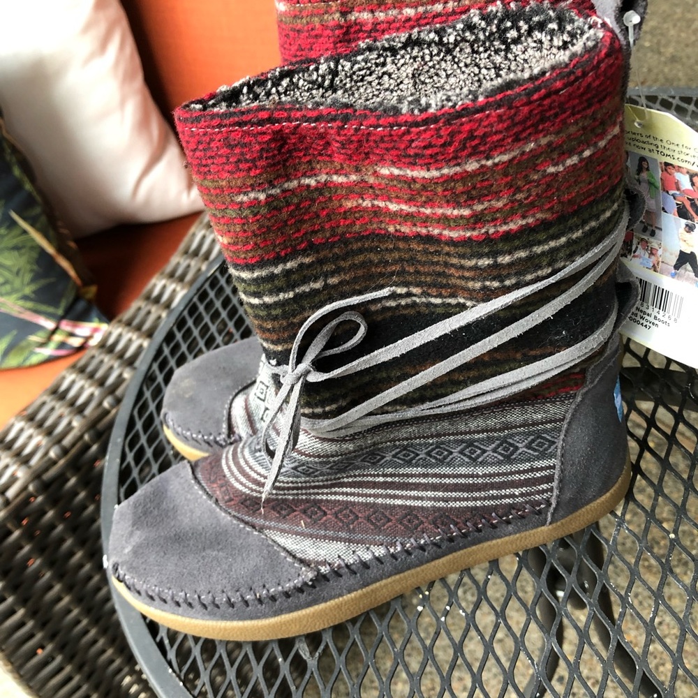 Tom’s Nepal boots women’s size 6 NEW